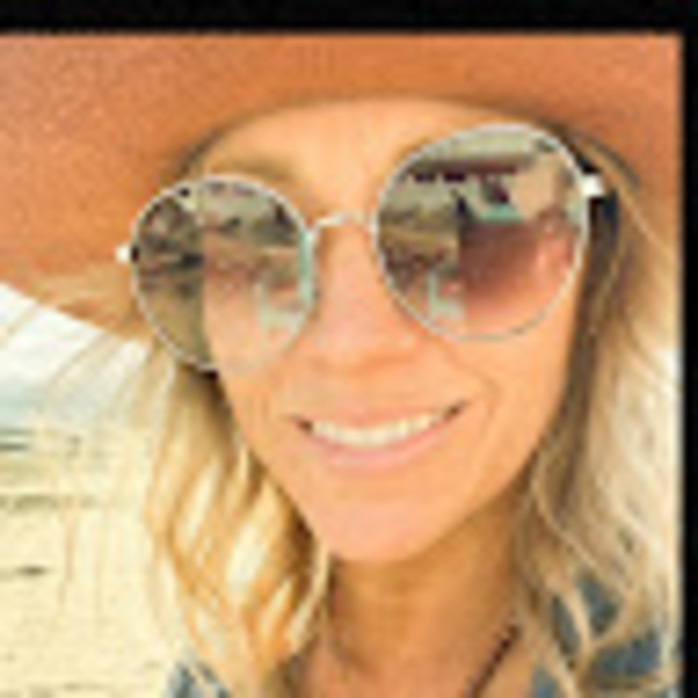 Meet your Posher, Desiree